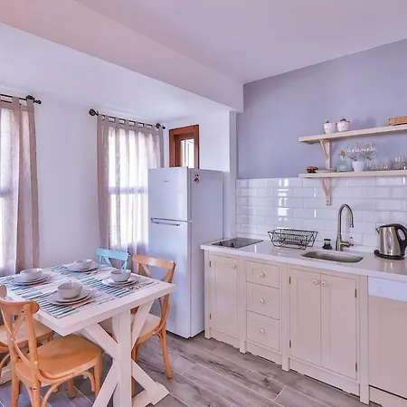 Lavantakas 2 50 Mt To Long Bazaar In Square דירה קס