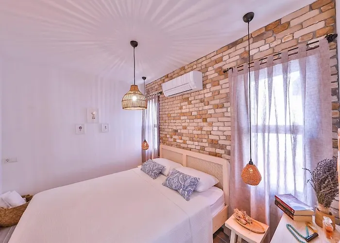 Lavantakas 2 50 Mt To Long Bazaar In Square Kas